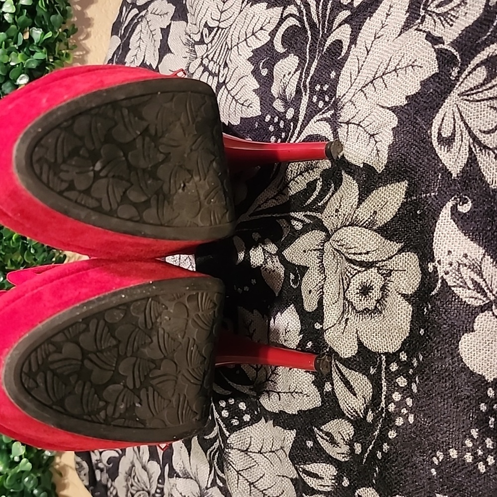 Red Heels 👠 - Picture 5 of 6